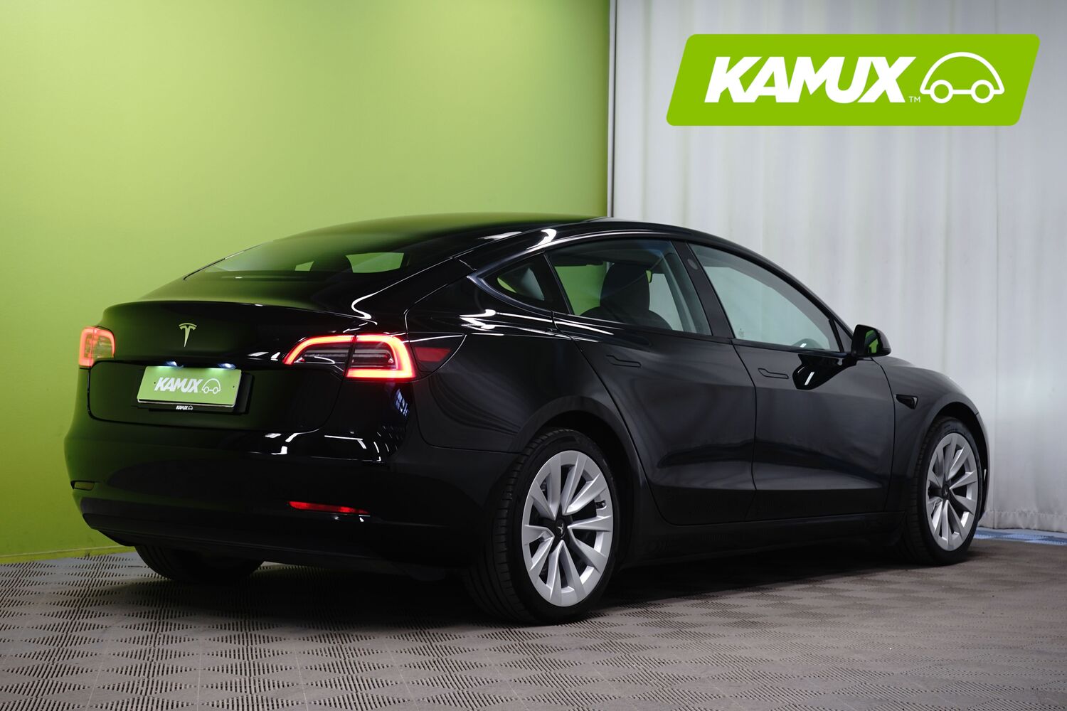 Tesla Model 3 vaihtoauto