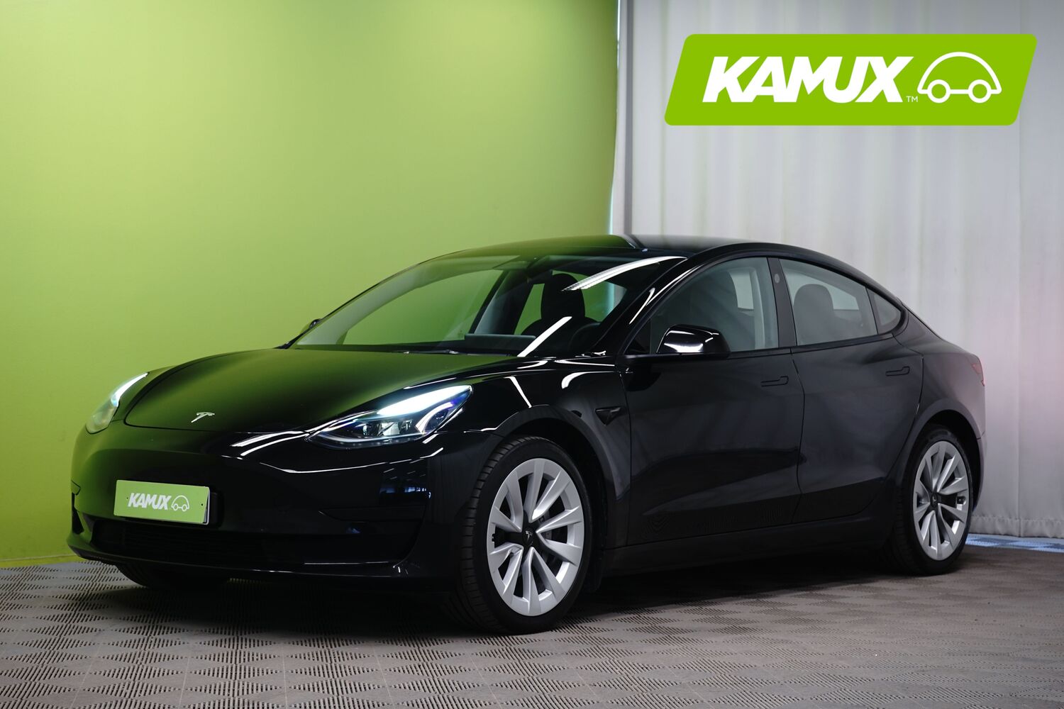 Tesla Model 3 vaihtoauto