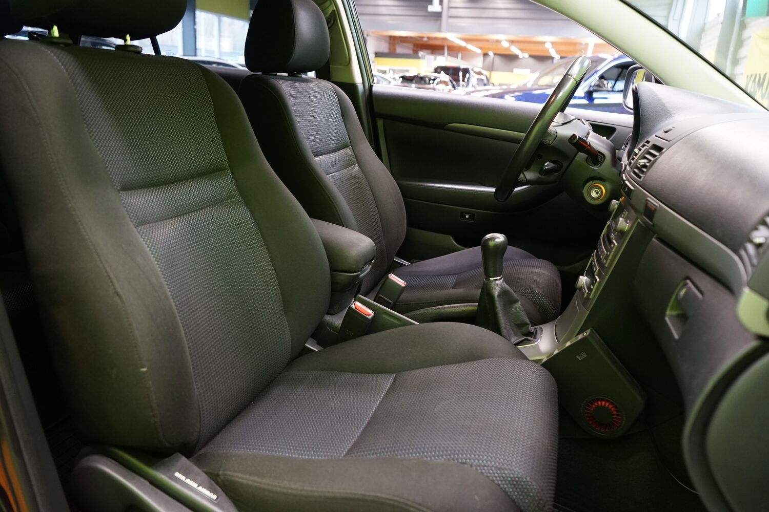 Toyota Avensis vaihtoauto