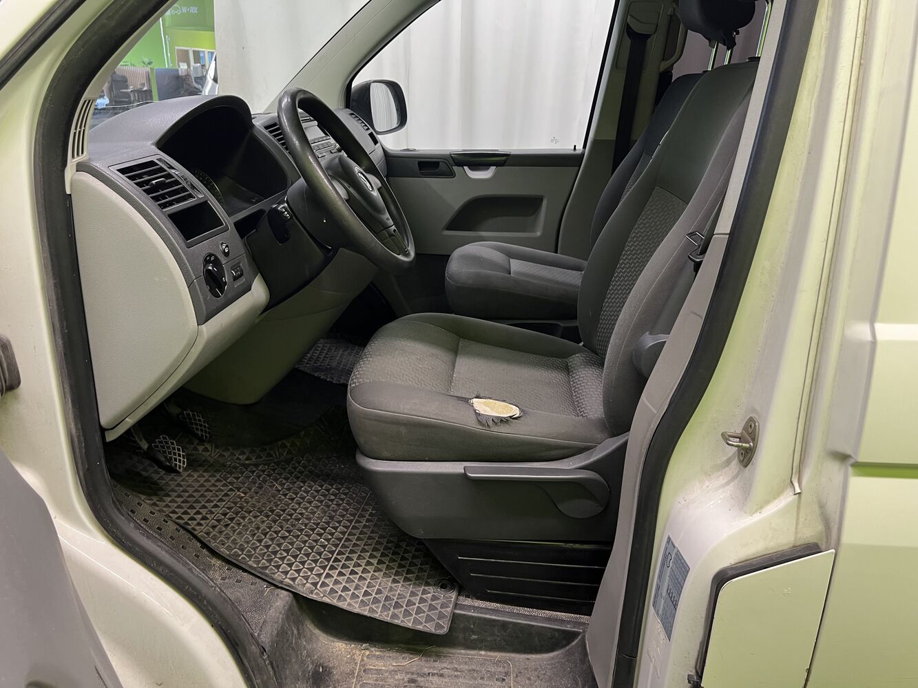 Volkswagen Caravelle vaihtoauto
