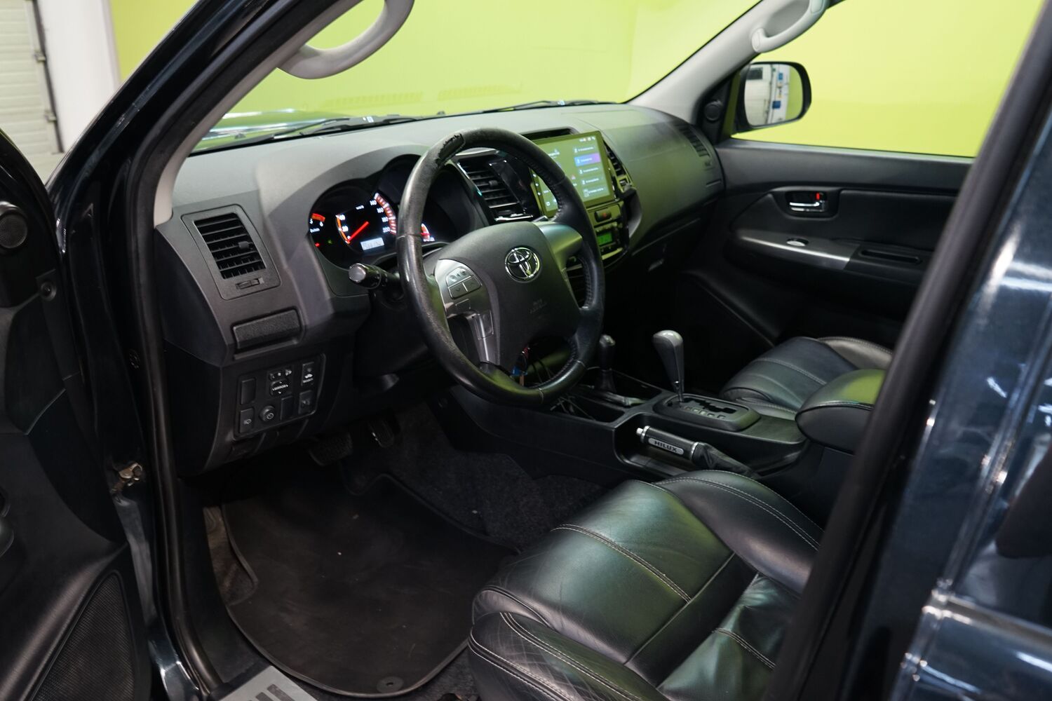 Toyota Hilux vaihtoauto