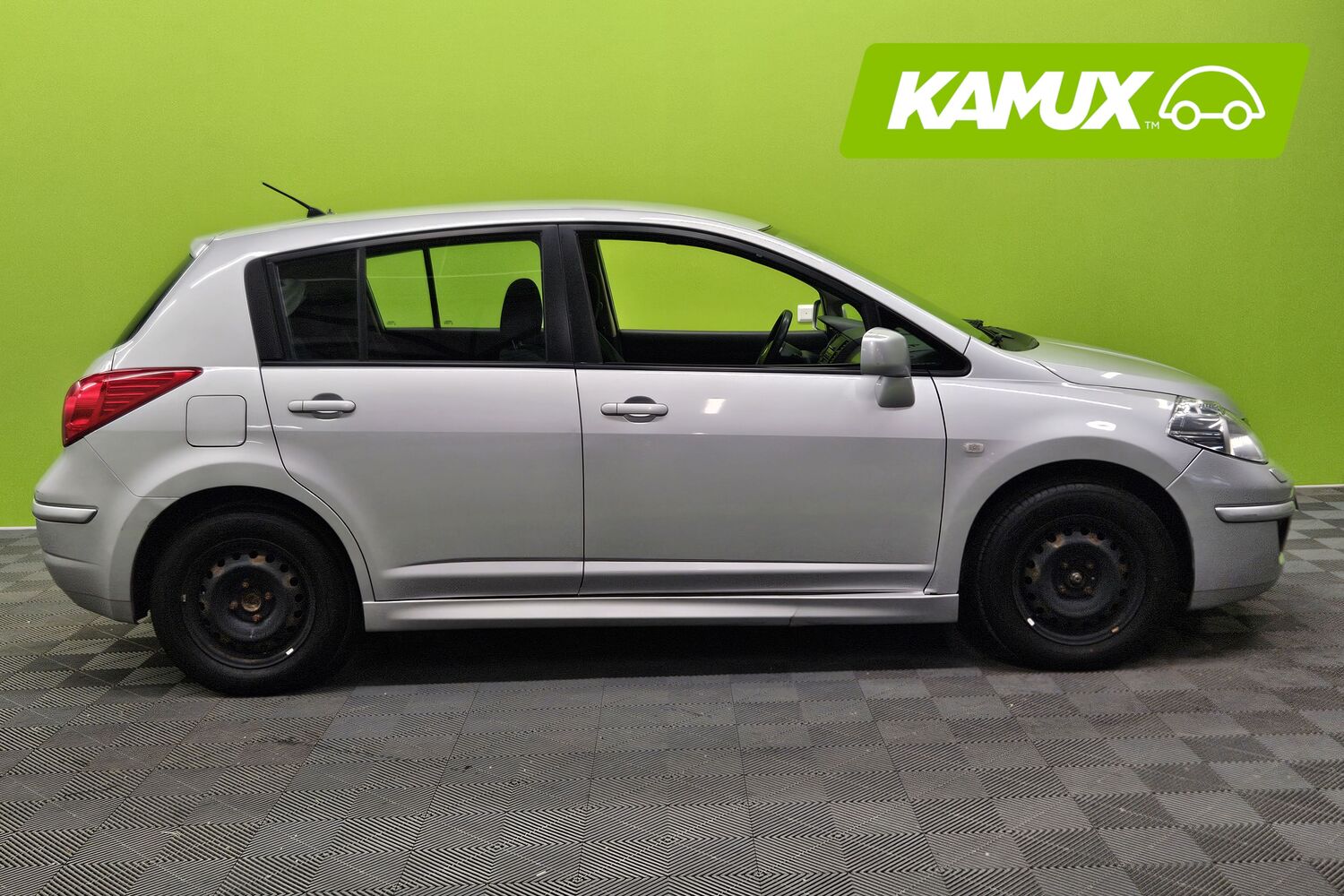 Nissan Tiida vaihtoauto
