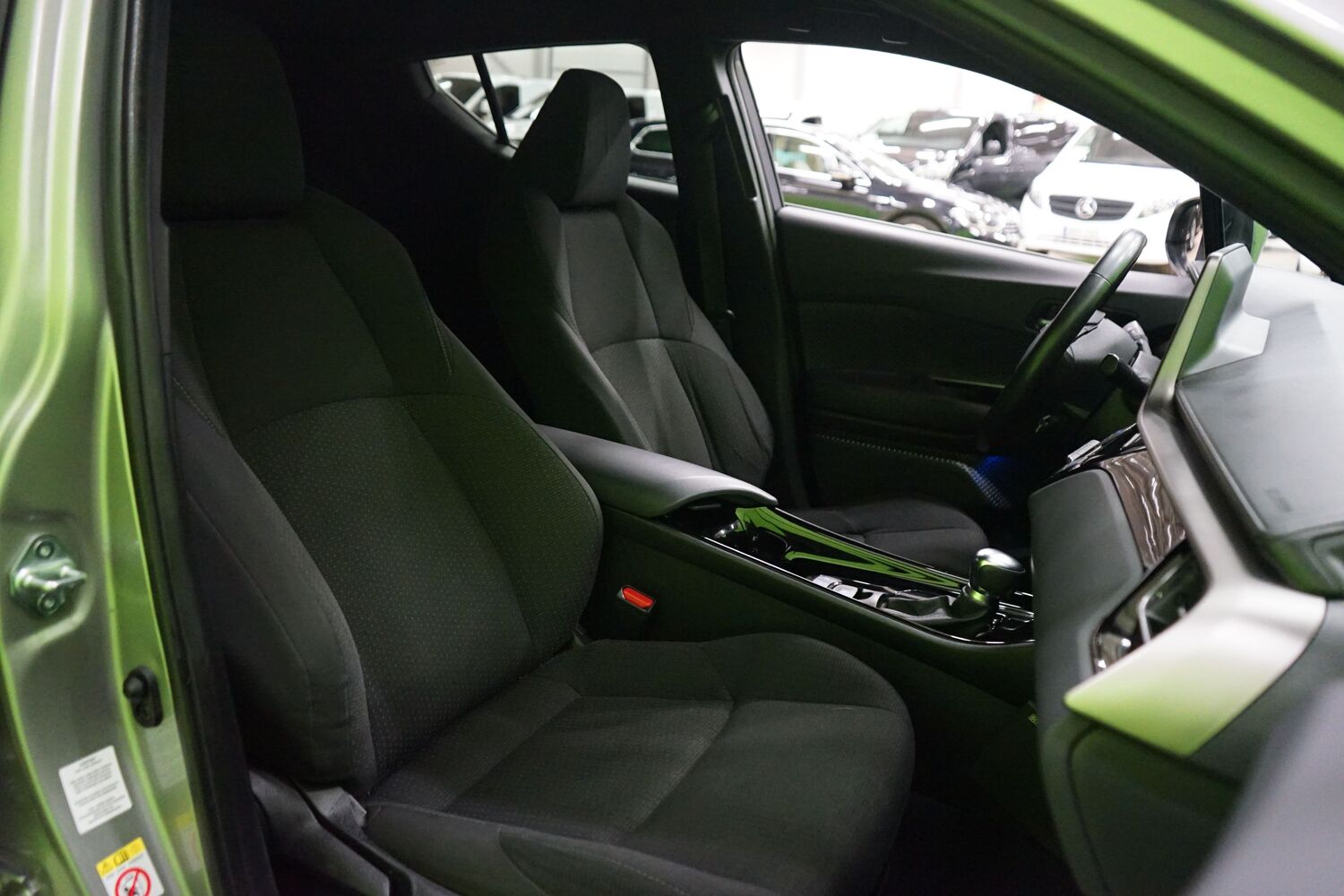 Toyota C-HR vaihtoauto