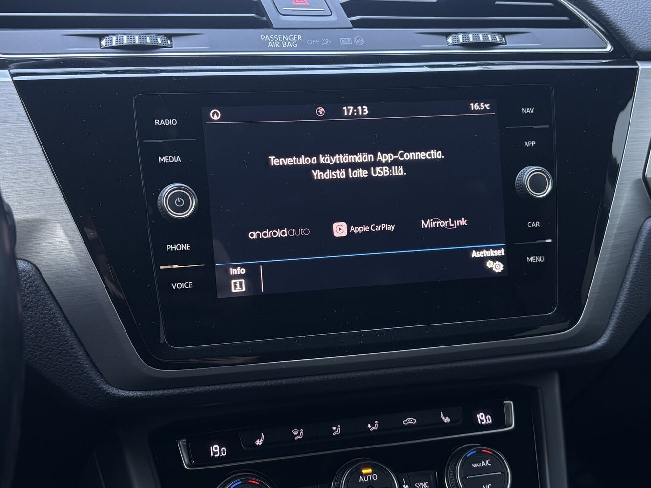 Volkswagen Touran vaihtoauto