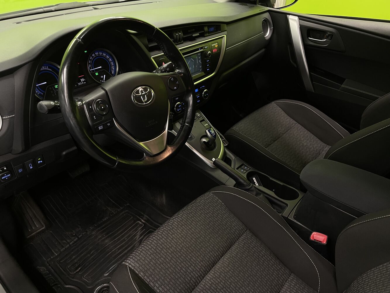 Toyota Auris vaihtoauto