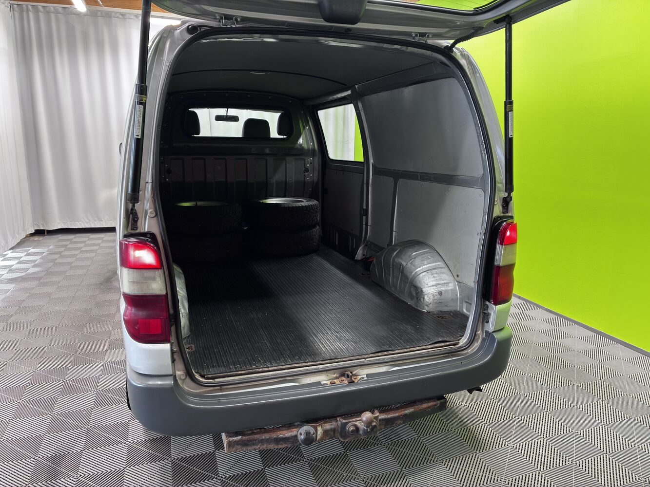 Toyota Hiace vaihtoauto