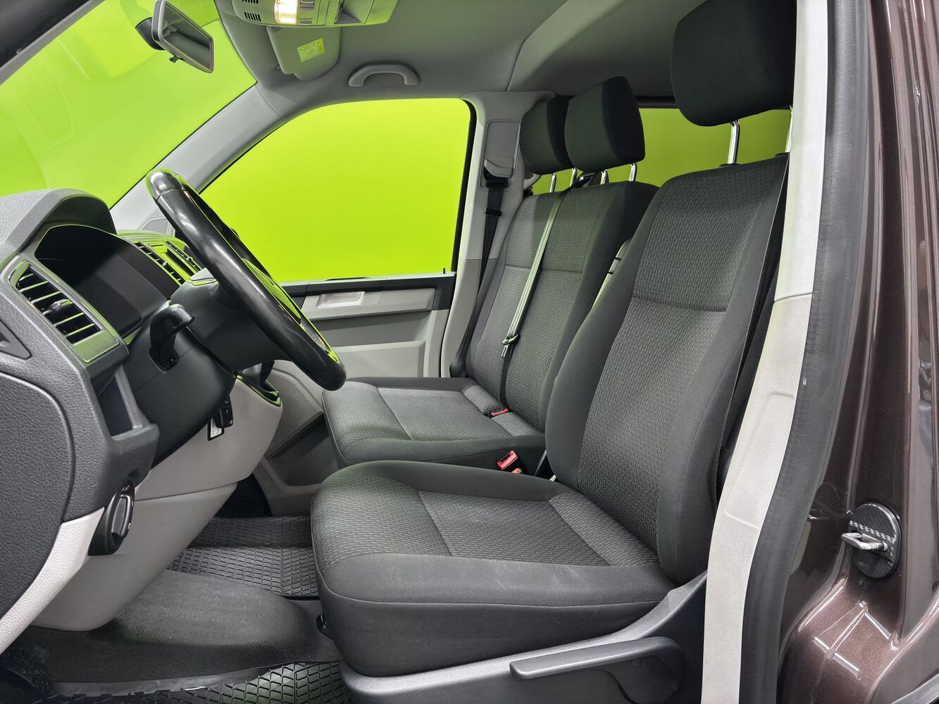 Volkswagen Caravelle vaihtoauto