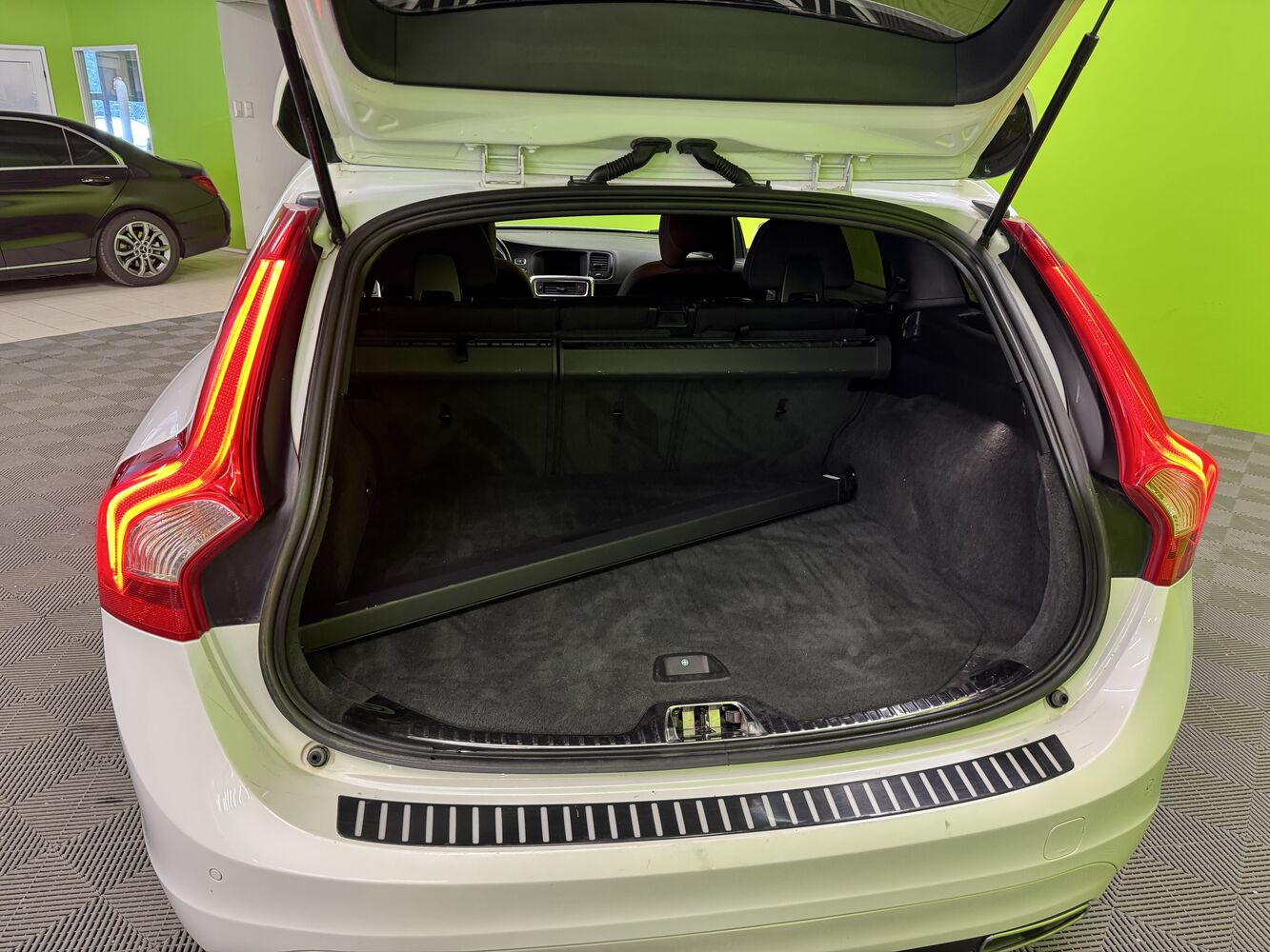 Volvo V60 vaihtoauto