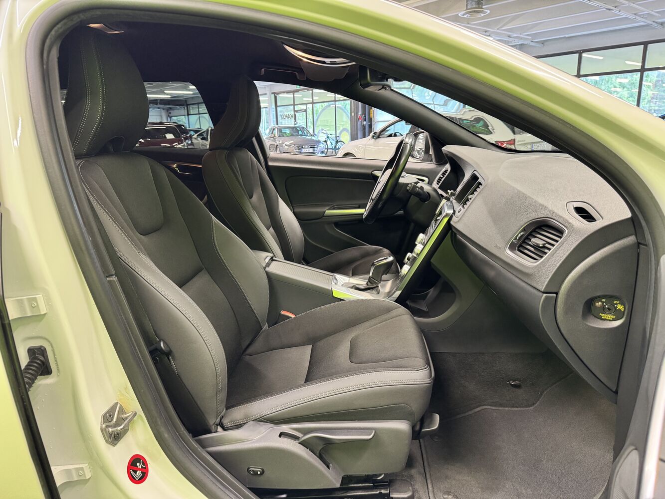 Volvo V60 vaihtoauto