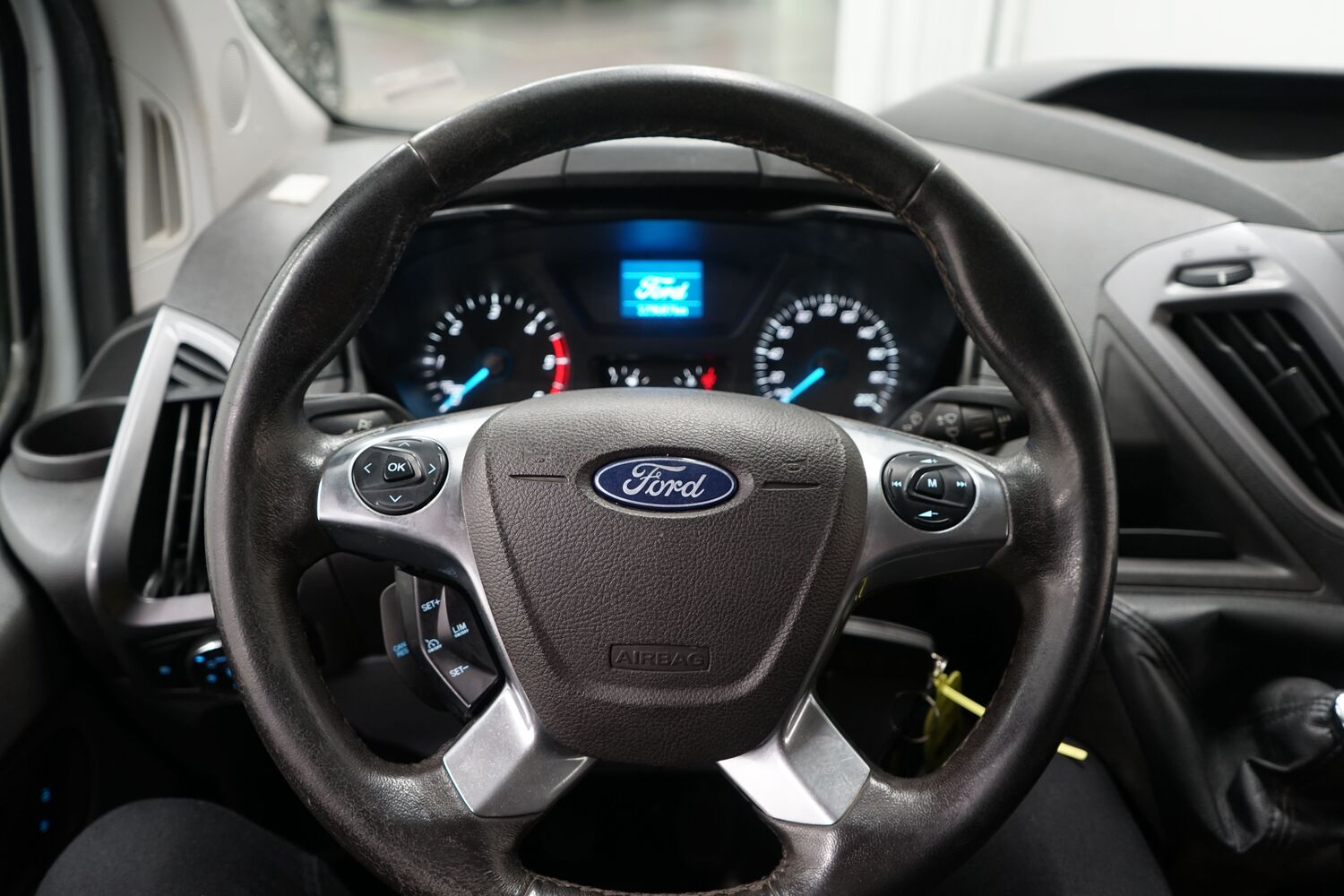 Ford Tourneo Custom vaihtoauto