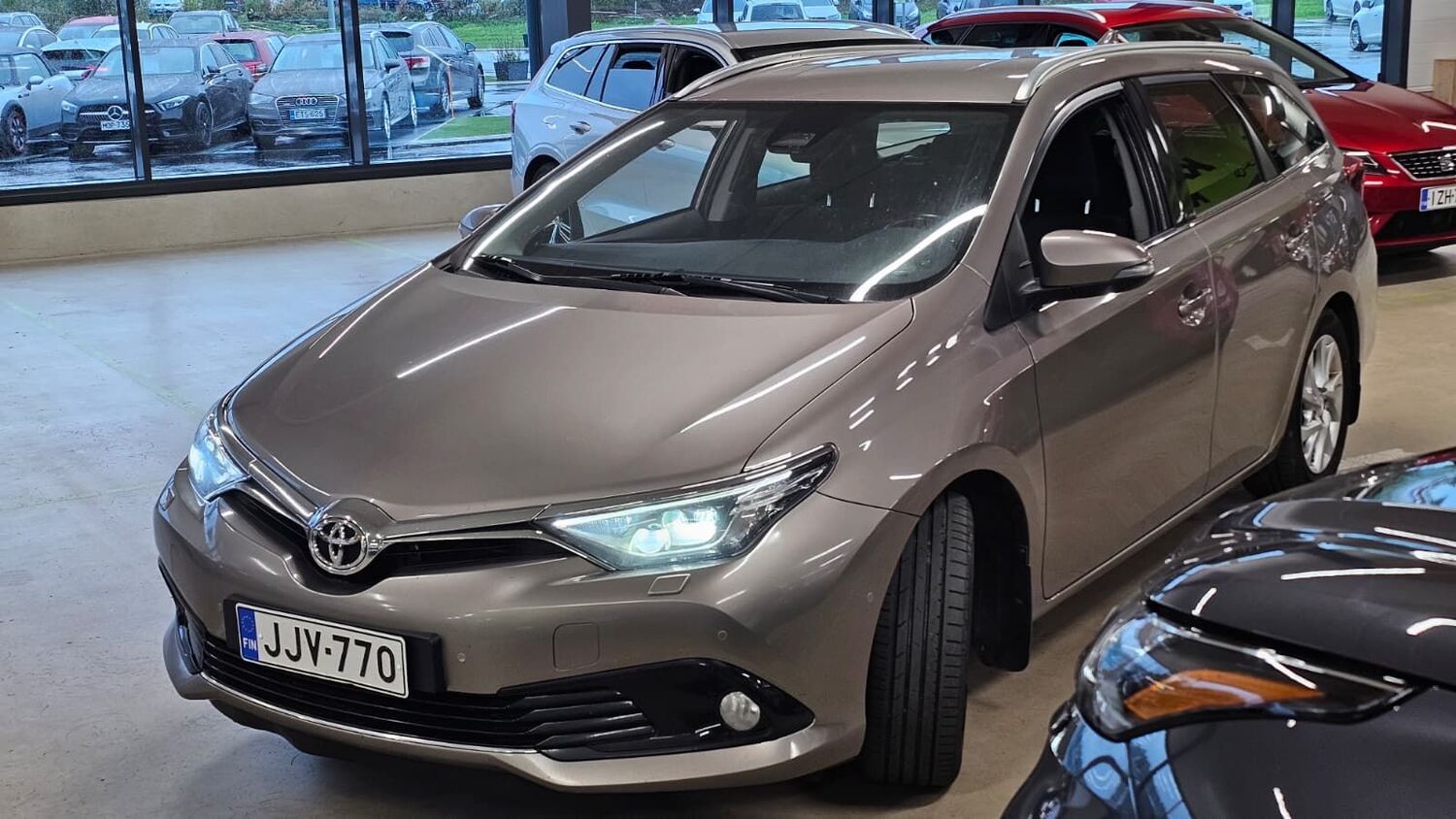 Toyota Auris vaihtoauto