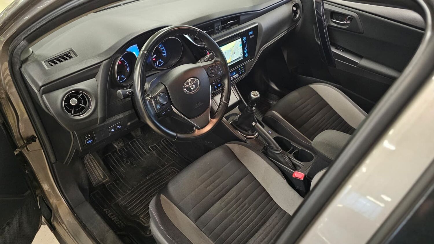 Toyota Auris vaihtoauto
