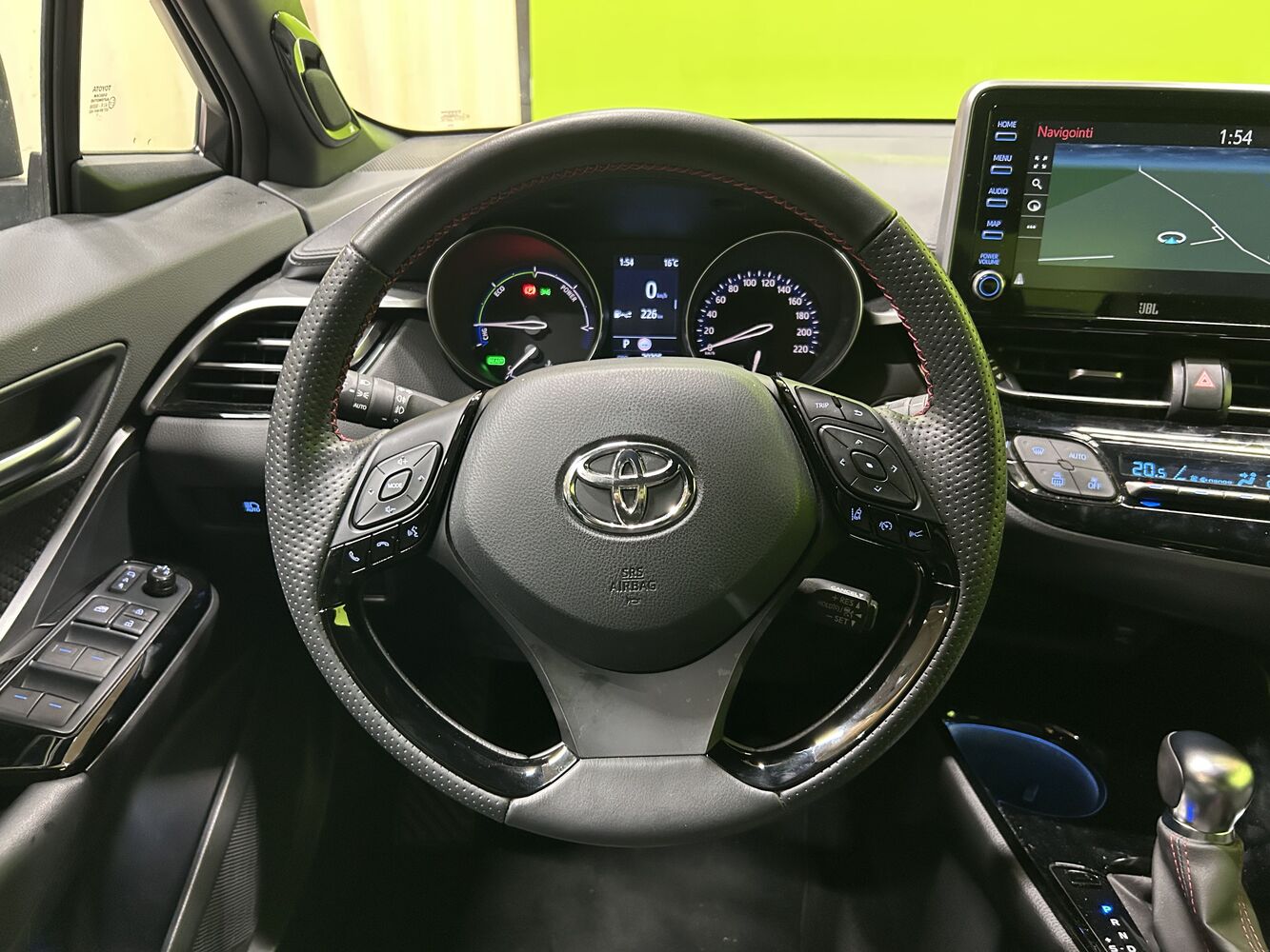 Toyota C-HR vaihtoauto