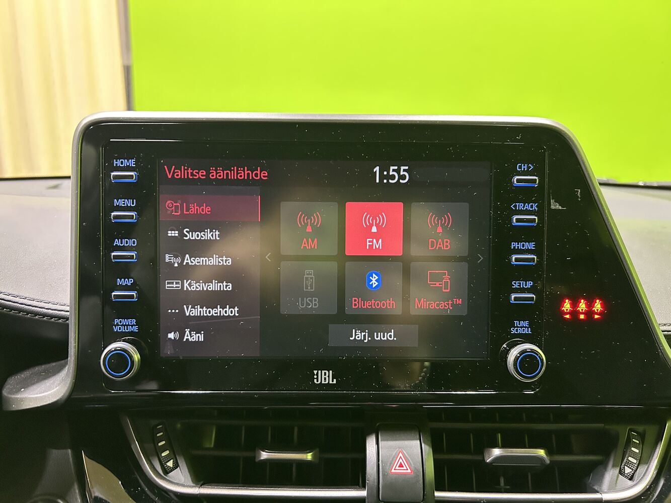 Toyota C-HR vaihtoauto