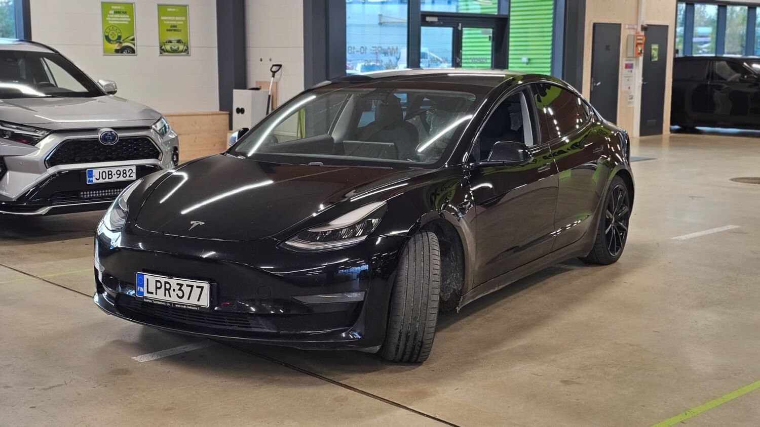 Tesla Model 3 vaihtoauto