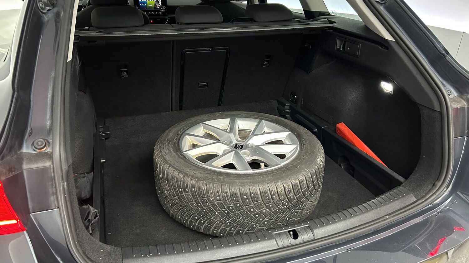 SEAT Leon Sportstourer vaihtoauto