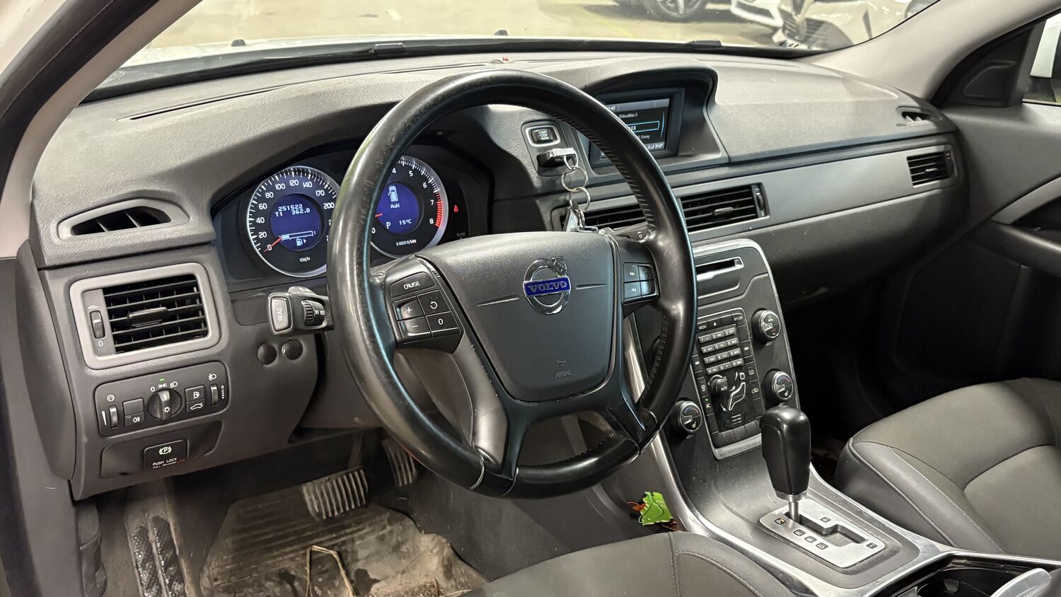 Volvo V70 vaihtoauto