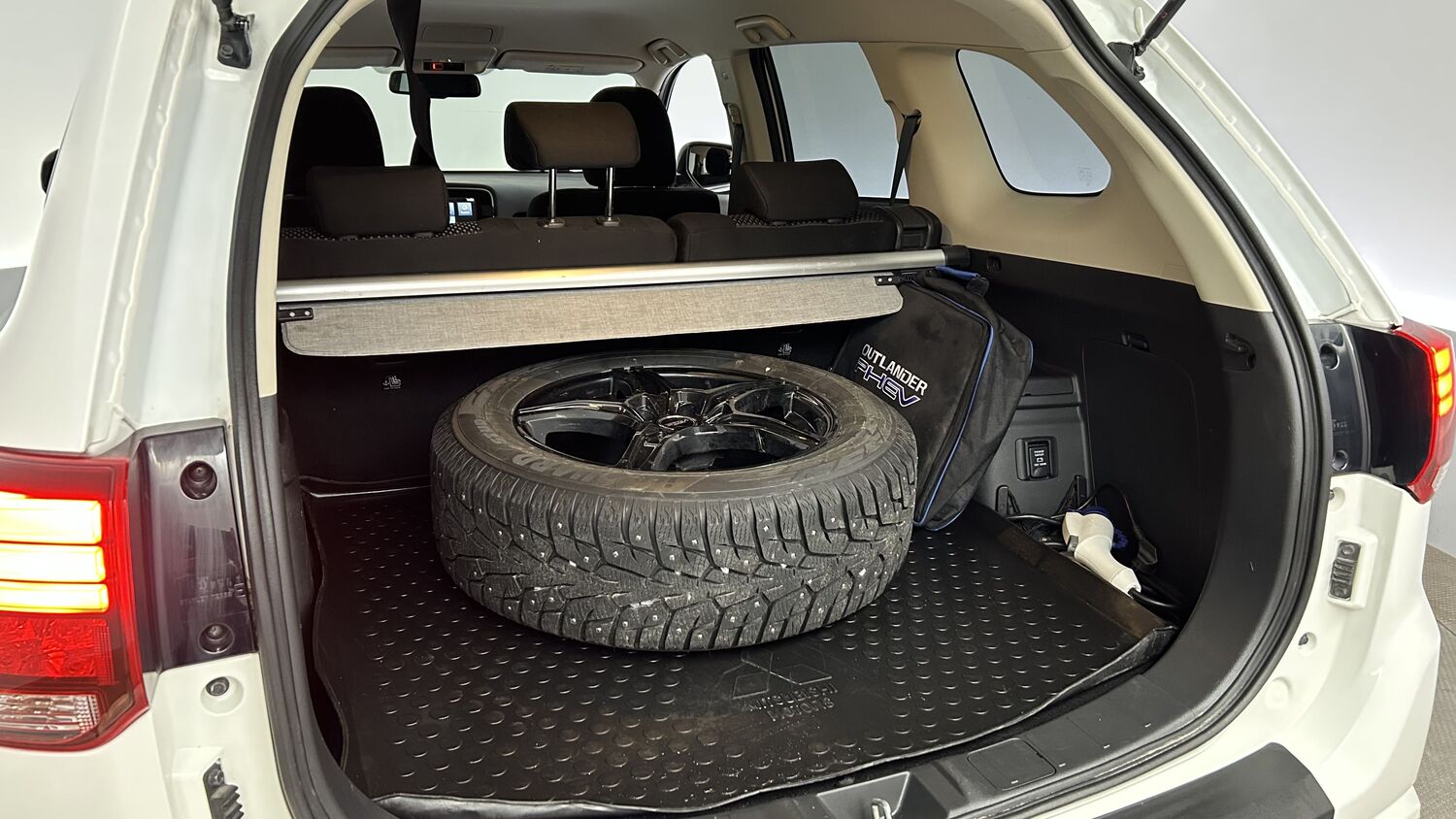 Mitsubishi Outlander PHEV vaihtoauto