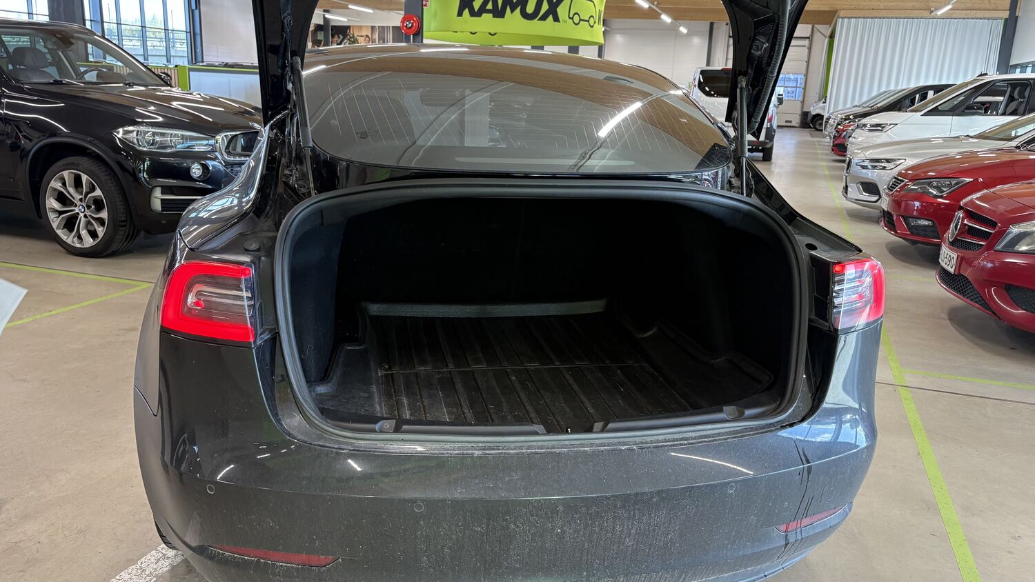 Tesla Model 3 vaihtoauto
