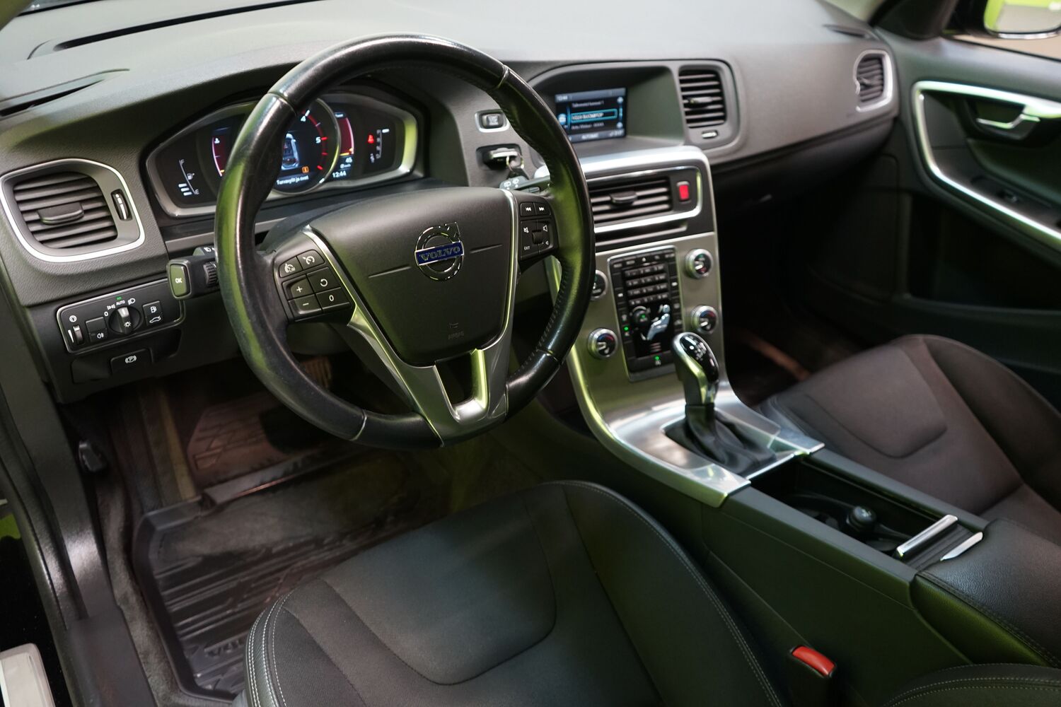 Volvo V60 Cross Country vaihtoauto