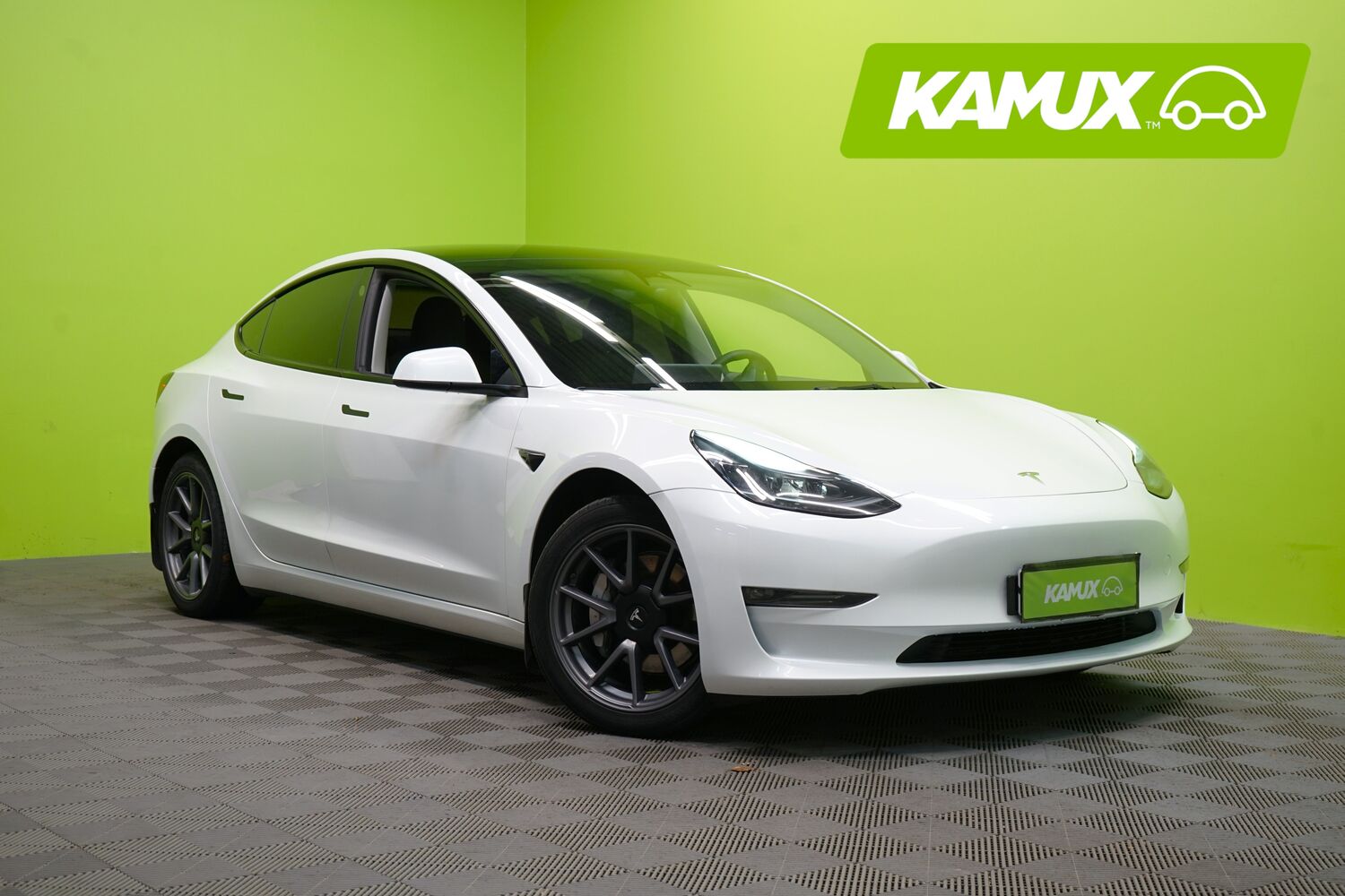 Tesla Model 3 vaihtoauto