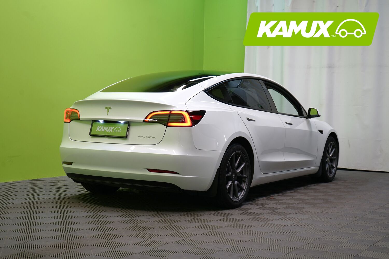 Tesla Model 3 vaihtoauto