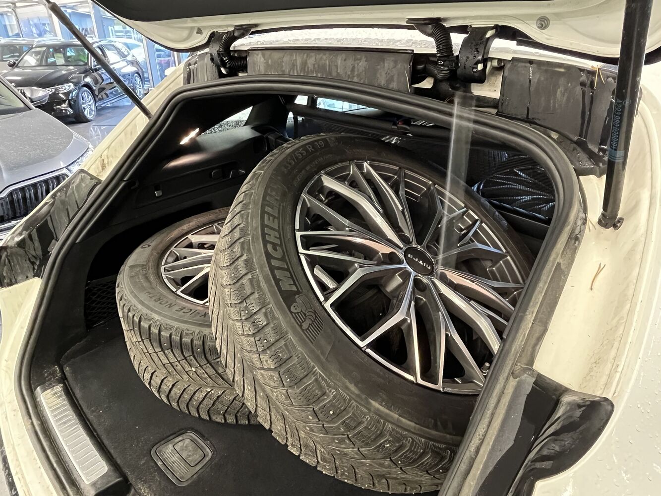 Mercedes-Benz EQC vaihtoauto