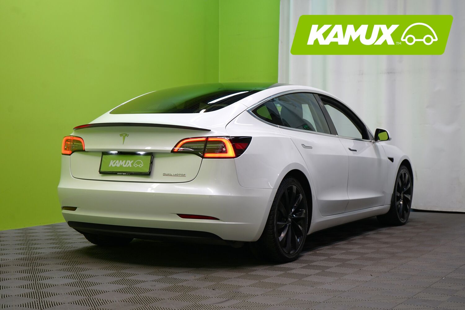 Tesla Model 3 vaihtoauto