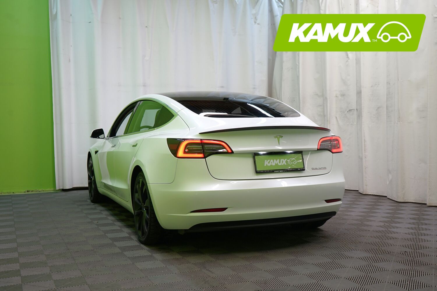 Tesla Model 3 vaihtoauto