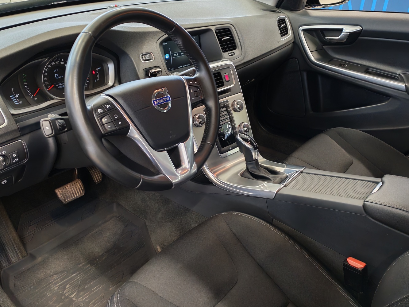 Volvo V60 Cross Country vaihtoauto