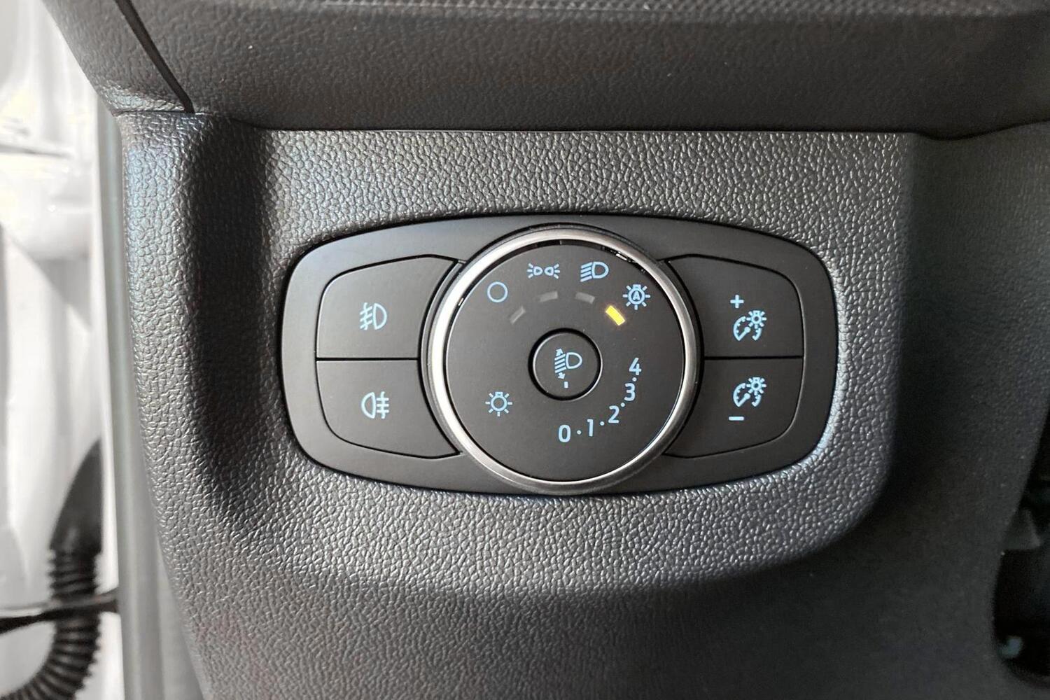 Ford Transit Courier vaihtoauto
