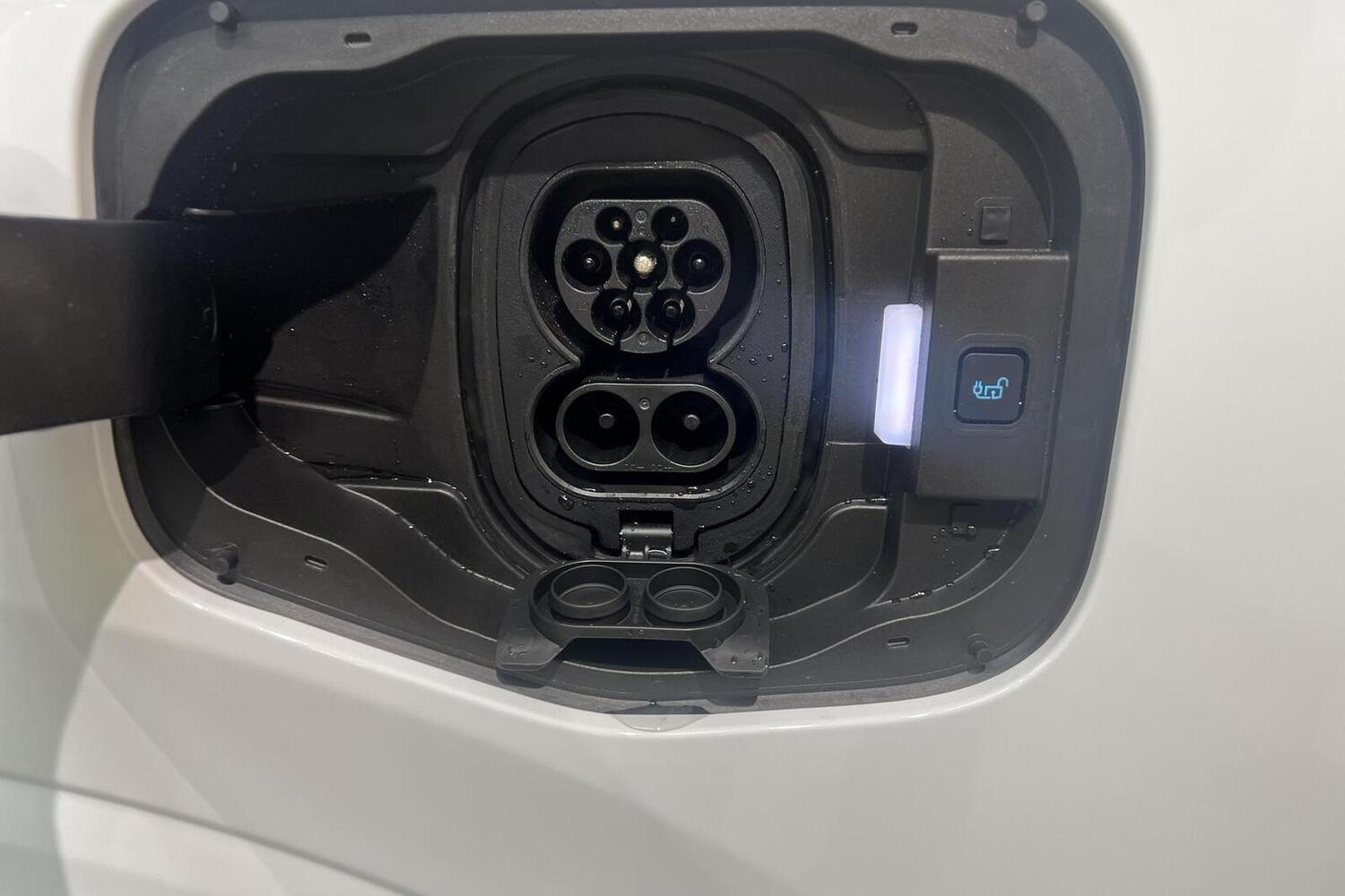 Ford Transit Courier vaihtoauto