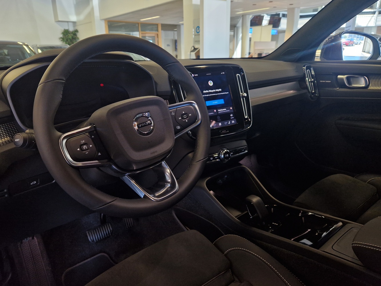 Volvo EX40 vaihtoauto