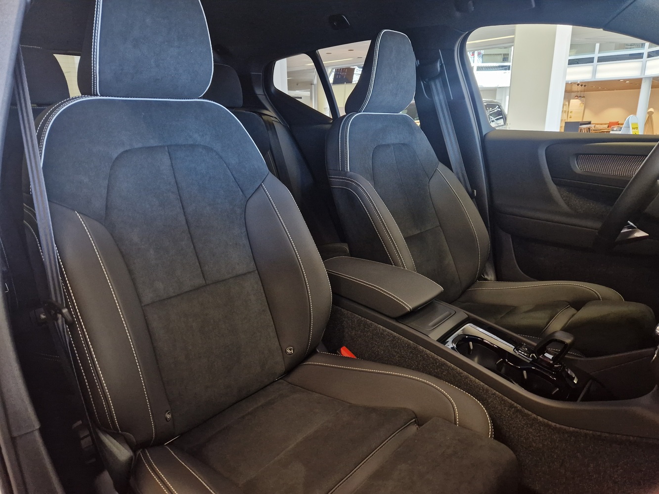 Volvo EX40 vaihtoauto