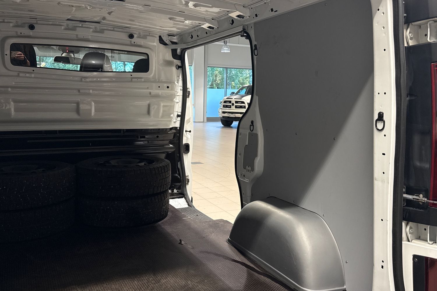 Opel Vivaro vaihtoauto