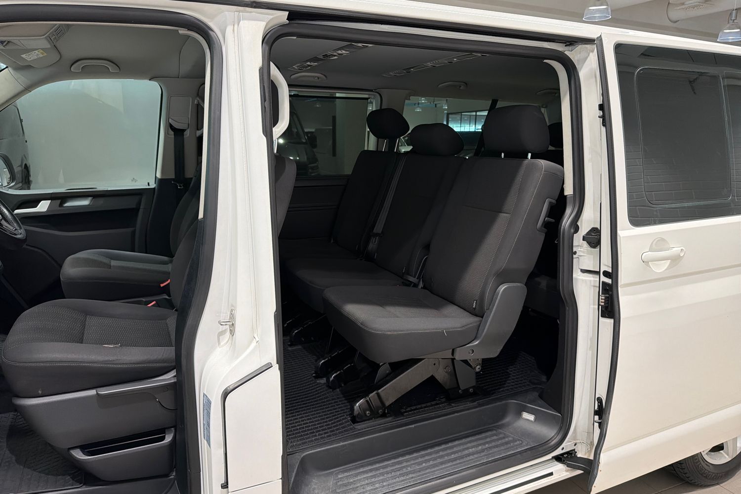 Volkswagen Caravelle vaihtoauto
