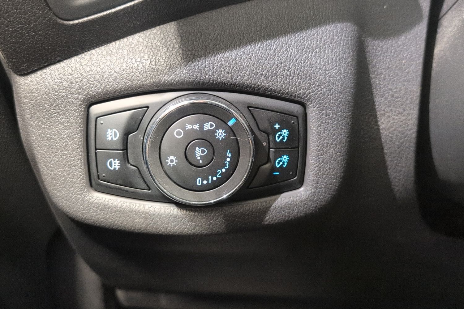 Ford Transit Connect vaihtoauto