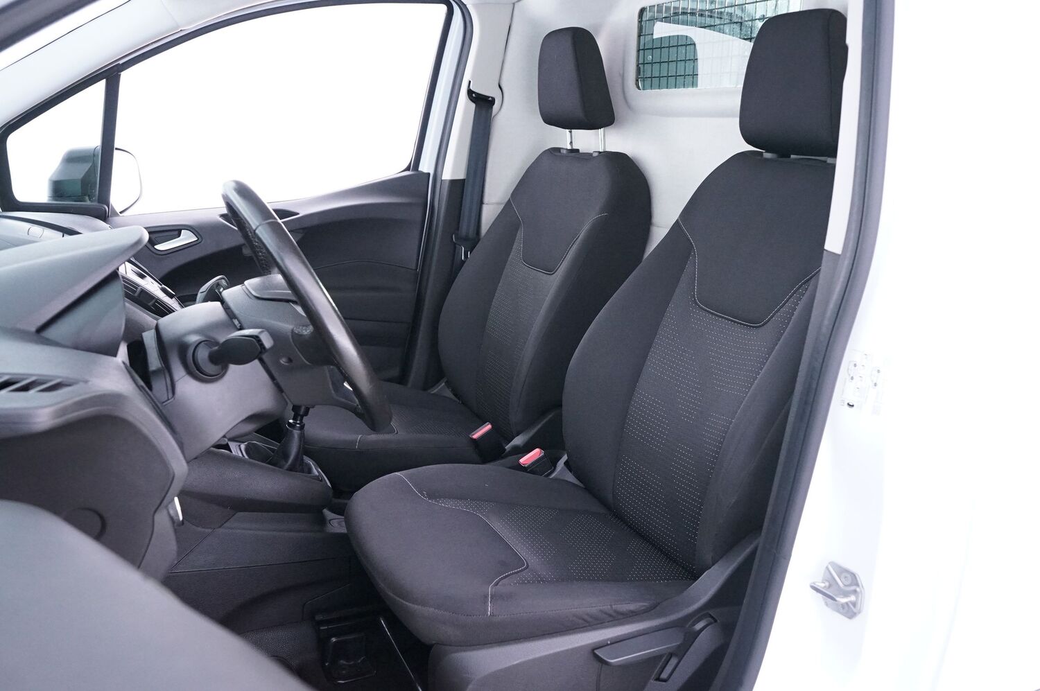Ford Transit Courier vaihtoauto