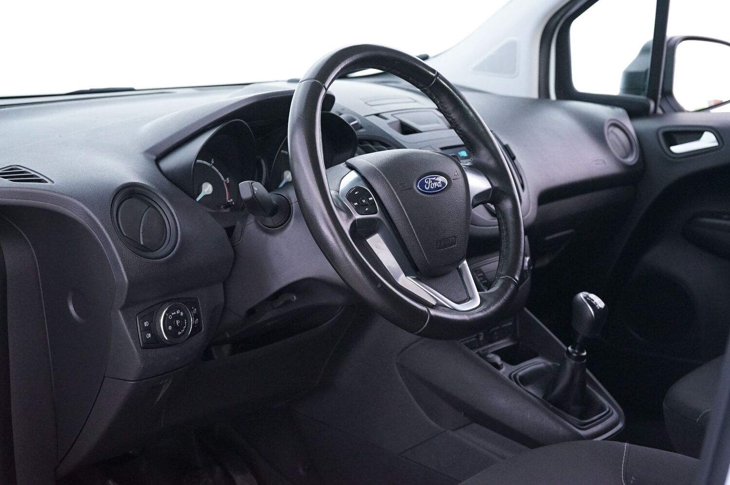 Ford Transit Courier vaihtoauto