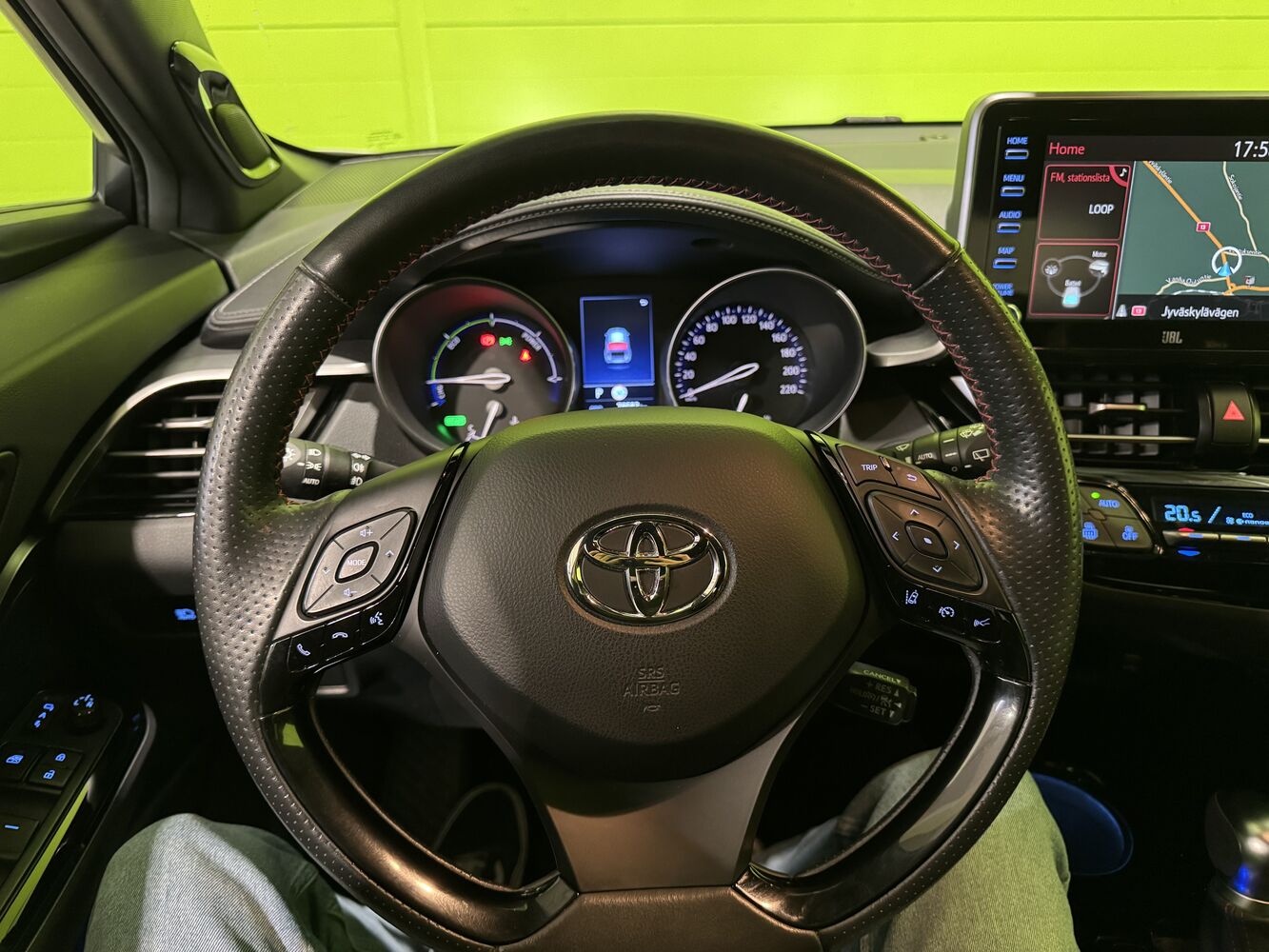 Toyota C-HR vaihtoauto