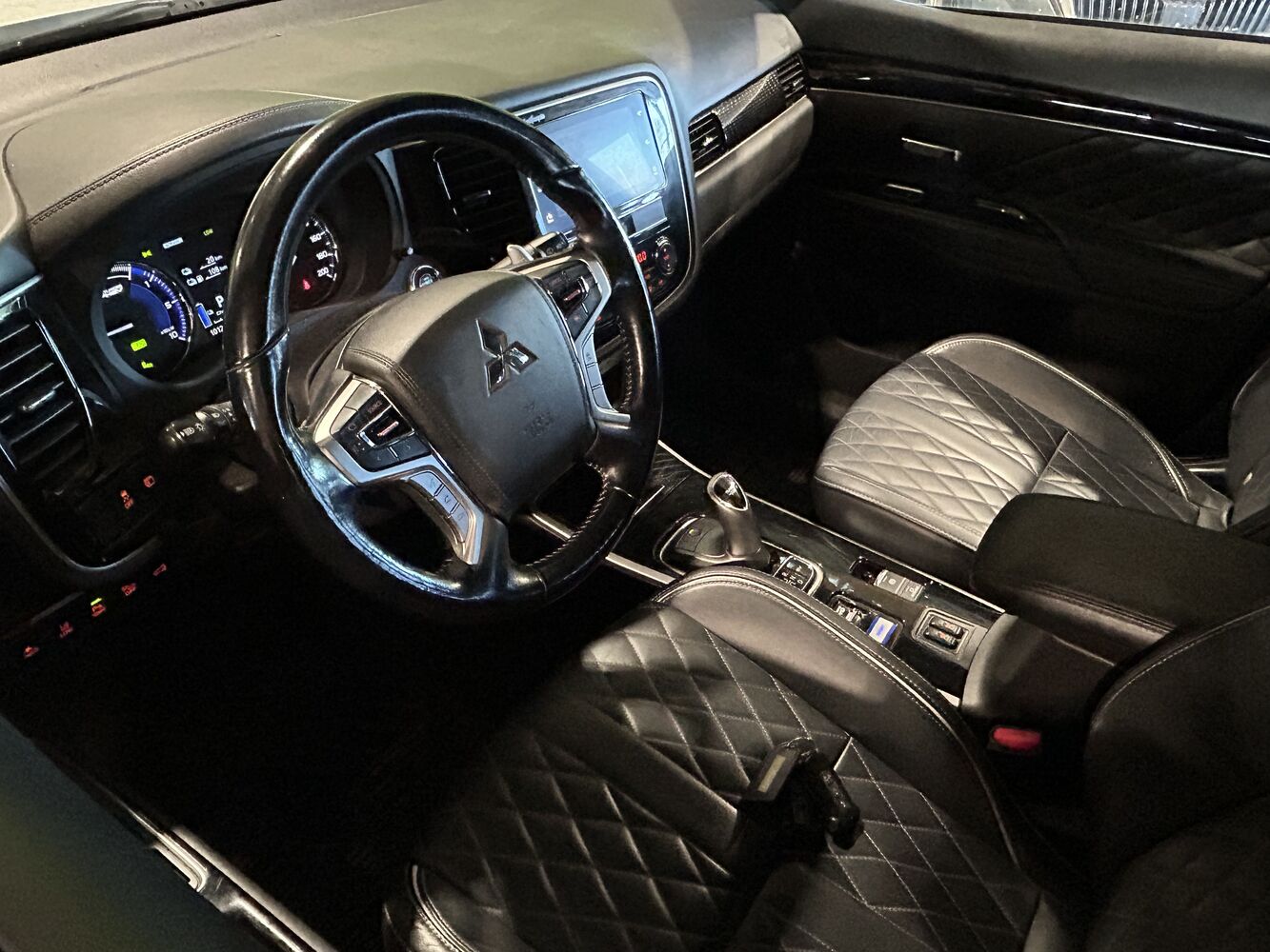 Mitsubishi Outlander PHEV vaihtoauto