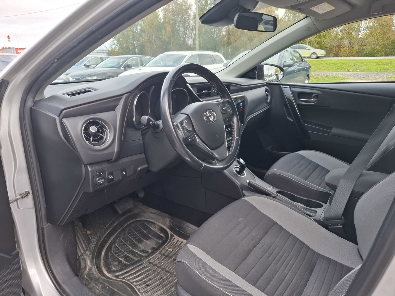 Toyota Auris vaihtoauto
