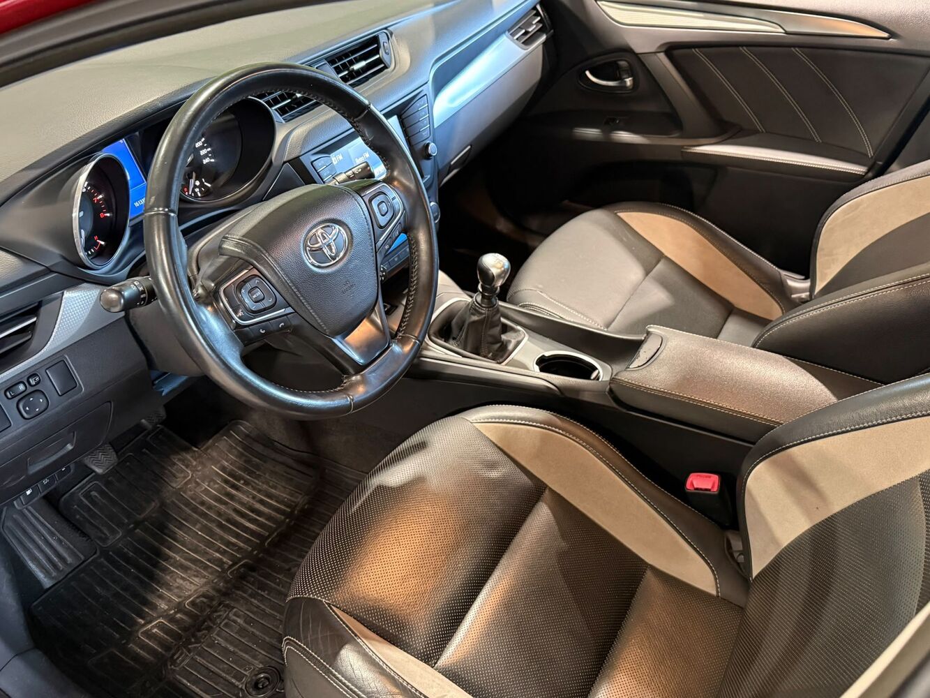 Toyota Avensis vaihtoauto