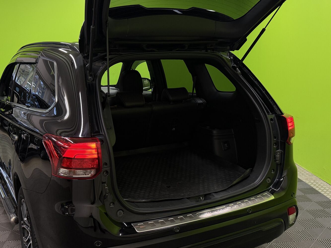 Mitsubishi Outlander PHEV vaihtoauto