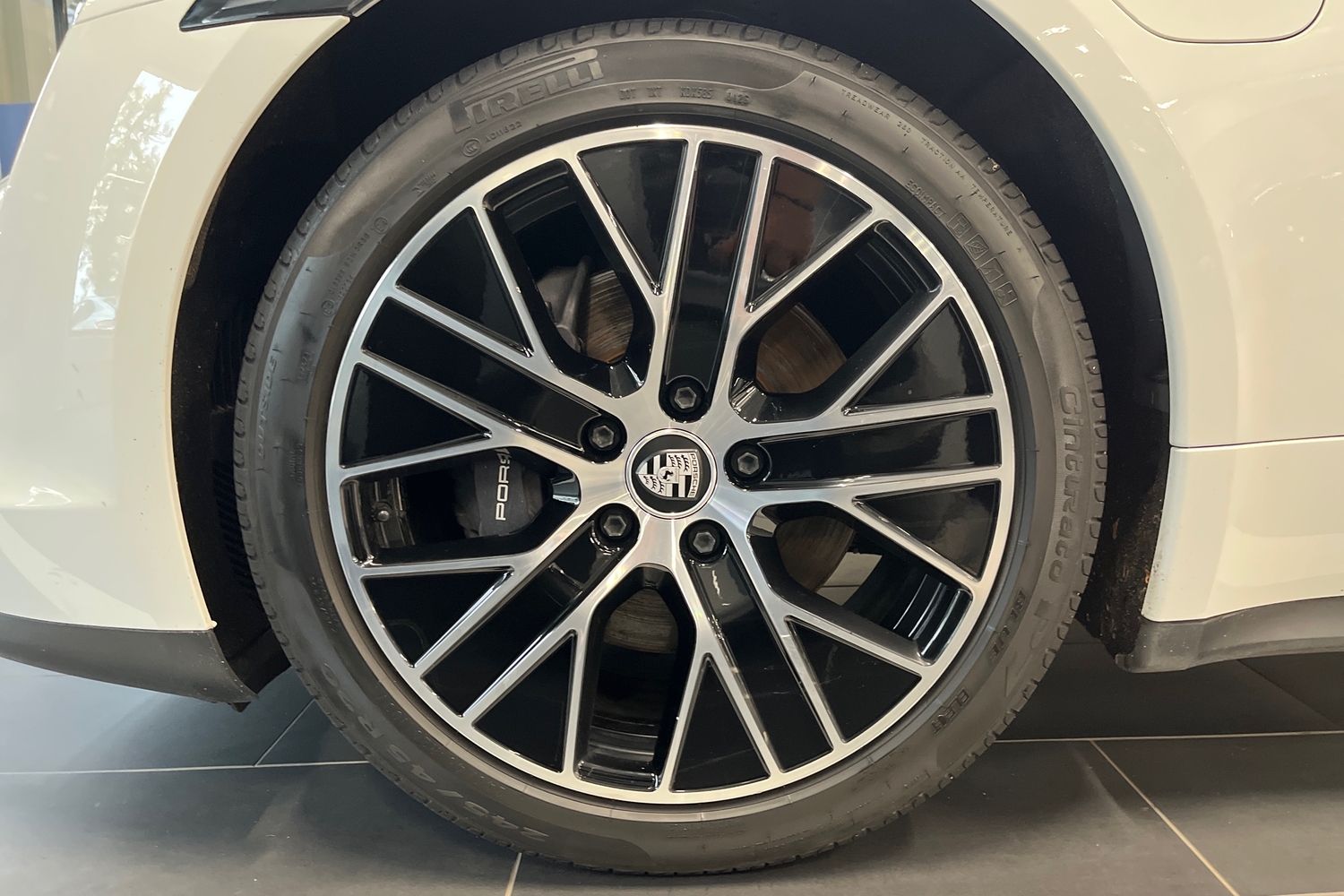 Porsche Taycan vaihtoauto