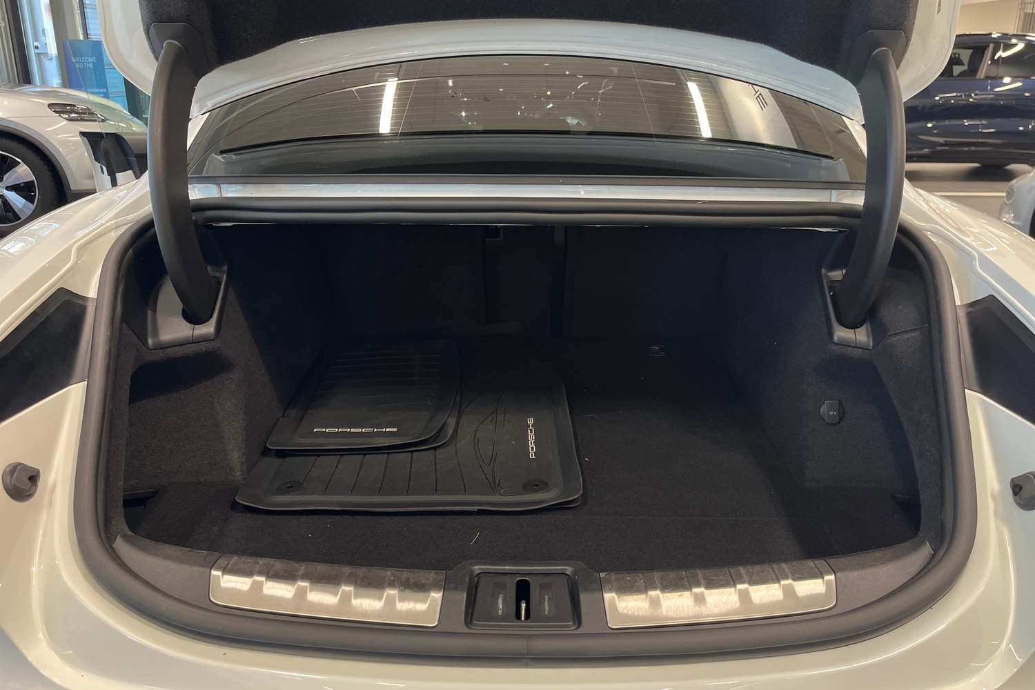 Porsche Taycan vaihtoauto