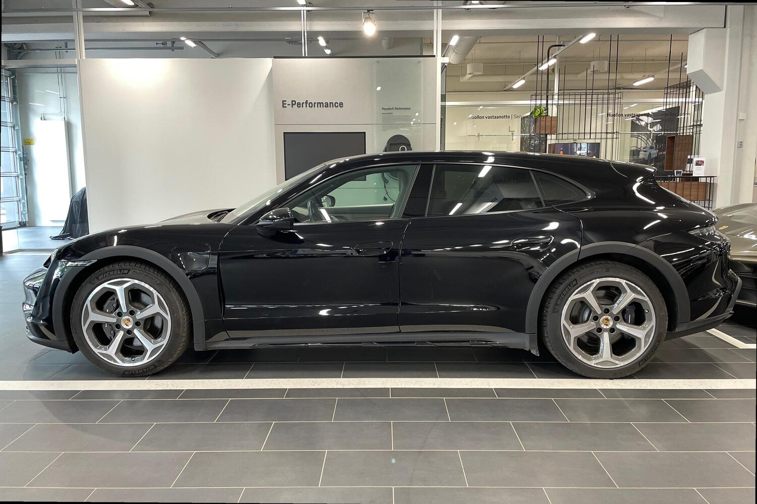 Porsche Taycan vaihtoauto