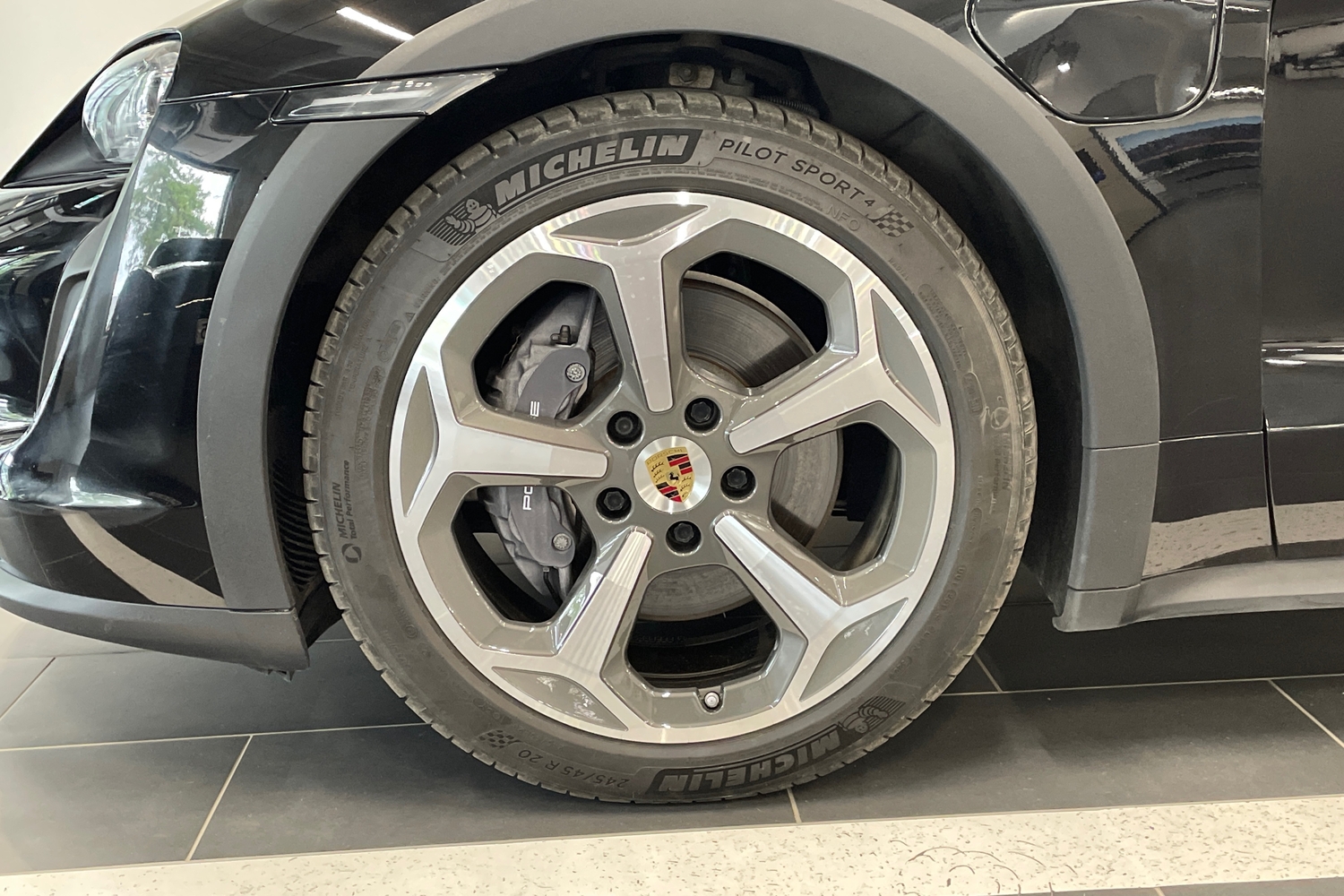Porsche Taycan vaihtoauto