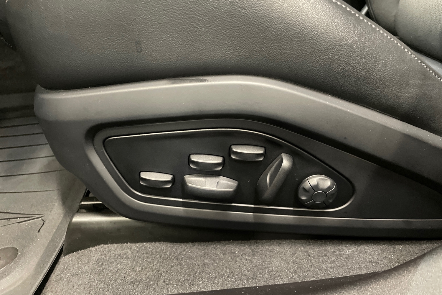 Porsche Taycan vaihtoauto