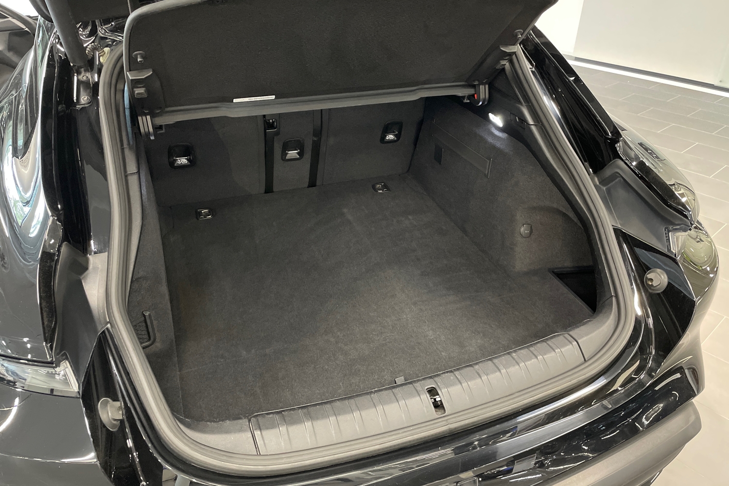Porsche Taycan vaihtoauto
